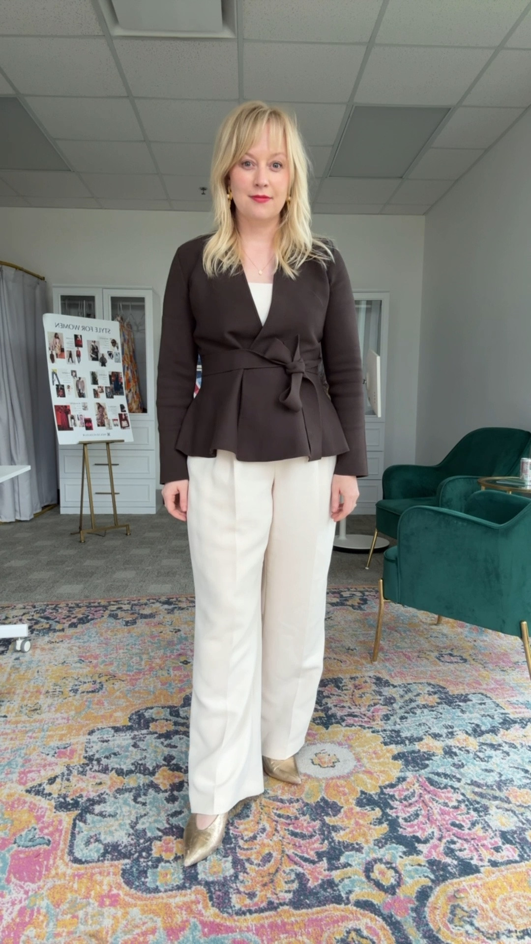 I 100% am cheating with this top. It’s definitely autumn but the style was WAY too good to leave it behind. It’s perfect for my clothing personality. #hocautumn #romanticclassic HouseofColour

#LTKWorkwear
