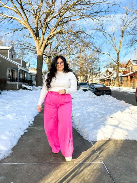 The broken car in the background is a paid actor. 😂

Loving these pink trousers & can’t wait to keep styling them💕



#LTKfit #LTKcurves #LTKworkwear