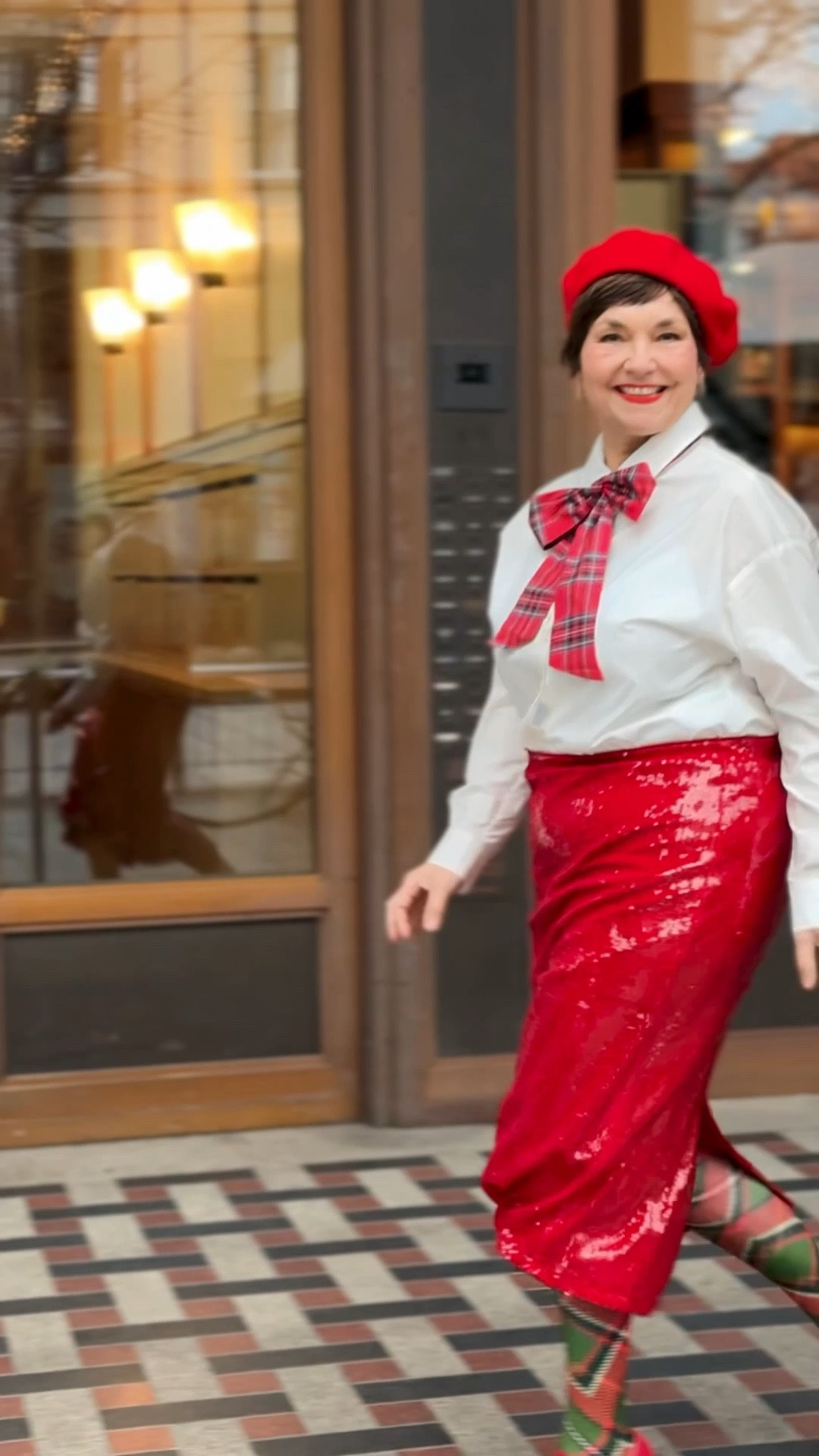 Hallo Weihnachten! Roter Paillettenrock, rote Schuhe, rotes Barrett! ❤️

#LTKü50 #LTKdeutschland #LTKfestive