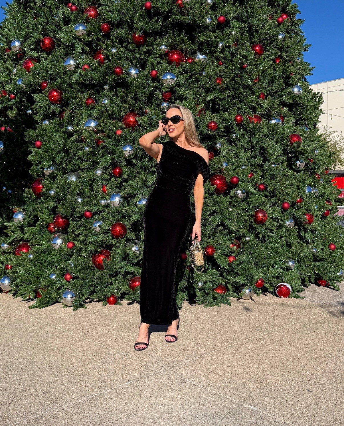 The best Holiday party dresses edit is live on glamourandgains.com with lots of sale finds and this is the black velvet dress I’ll be wearing on Christmas Day. My sister is doing a Ralph Lauren Christmas theme so I thought this black velvet gown would be perfect. I styled it with black suede strappy heel sandals but you could do silver or gold heels to be festive, and a gold Dior embellished Lady D-Joy micro bag. You can rent it from JoinSwitch.com and use code DawesEve22J for $50 purchase credit. 


#LTKSaleAlert #LTKHoliday #LTKCyberWeek