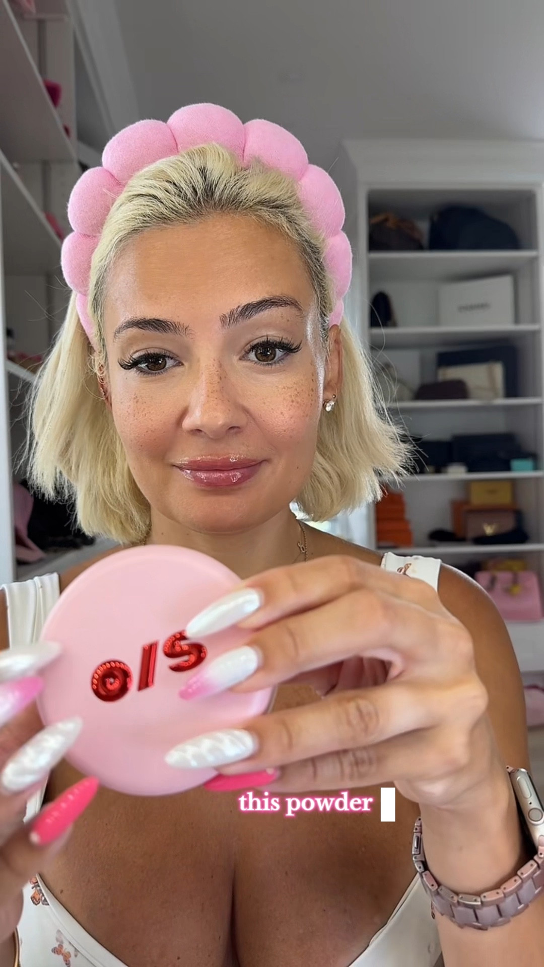 I wasn’t ready for how good this was. One/Size really said airbrush IRL. It blurs, sets, and makes my makeup last in the summer heat — new holy grail. 

Also linking some alternatives that are good Huda in my opinion is a close 2nd!

#OneSizePowder #BlurringMagic #MakeupThatLasts #HotWeatherMakeup
#FlawlessFinish #LTKMakeupFinds #ViralBeauty #SettingPowderGoals #FullGlam


#LTKBeauty #LTKSwim #LTKOver40