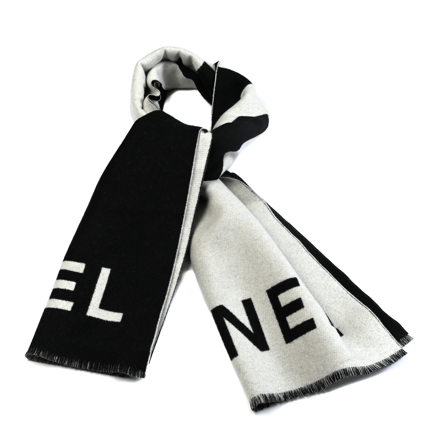 CHANEL

Cashmere CC Fringe Stole Black White | Fashionphile