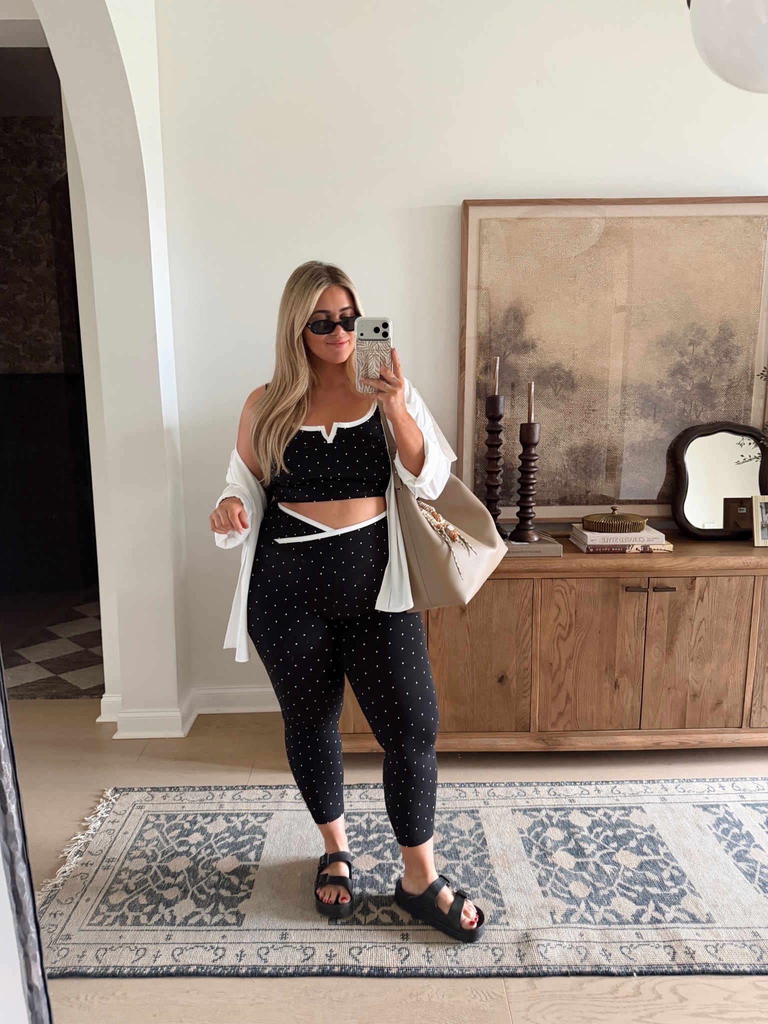 Today’s errands + workout fit! 🖤 wearing both XL! Diaper bag is Mina Baie