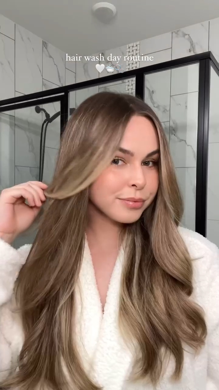 that fresh blowout feeling >>> comment SHOP and I’ll dm you all of my haircare essentials!! 

#haircare #haireroutine #washday #hairwashday #hairtutorial #hairroutine #blowoutbrush #thermalbrush #bondiboost #jvn #drybar #livingproof #hairtutorial #blowoutstyles