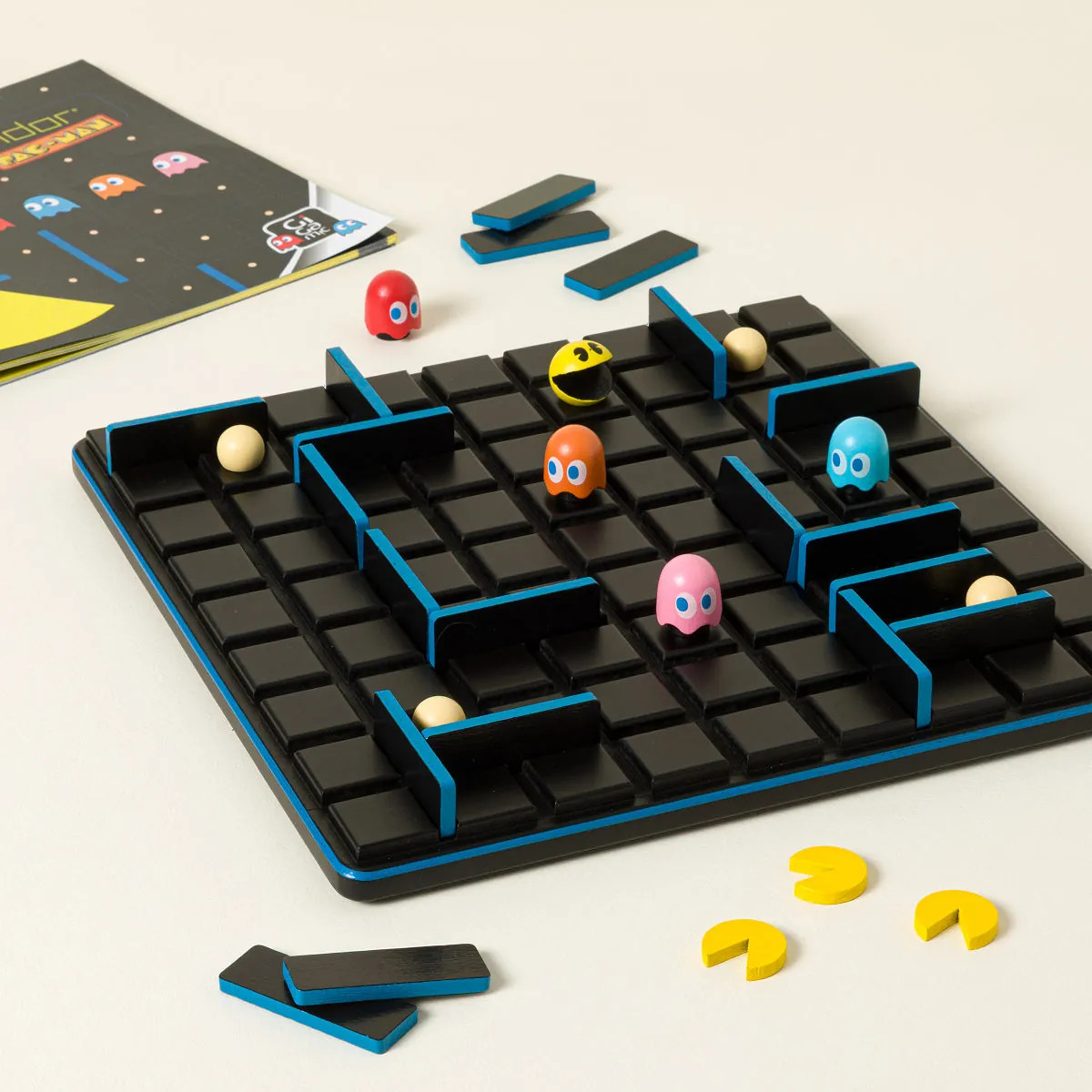 Retro Arcade Quoridor Strategy Game | UncommonGoods