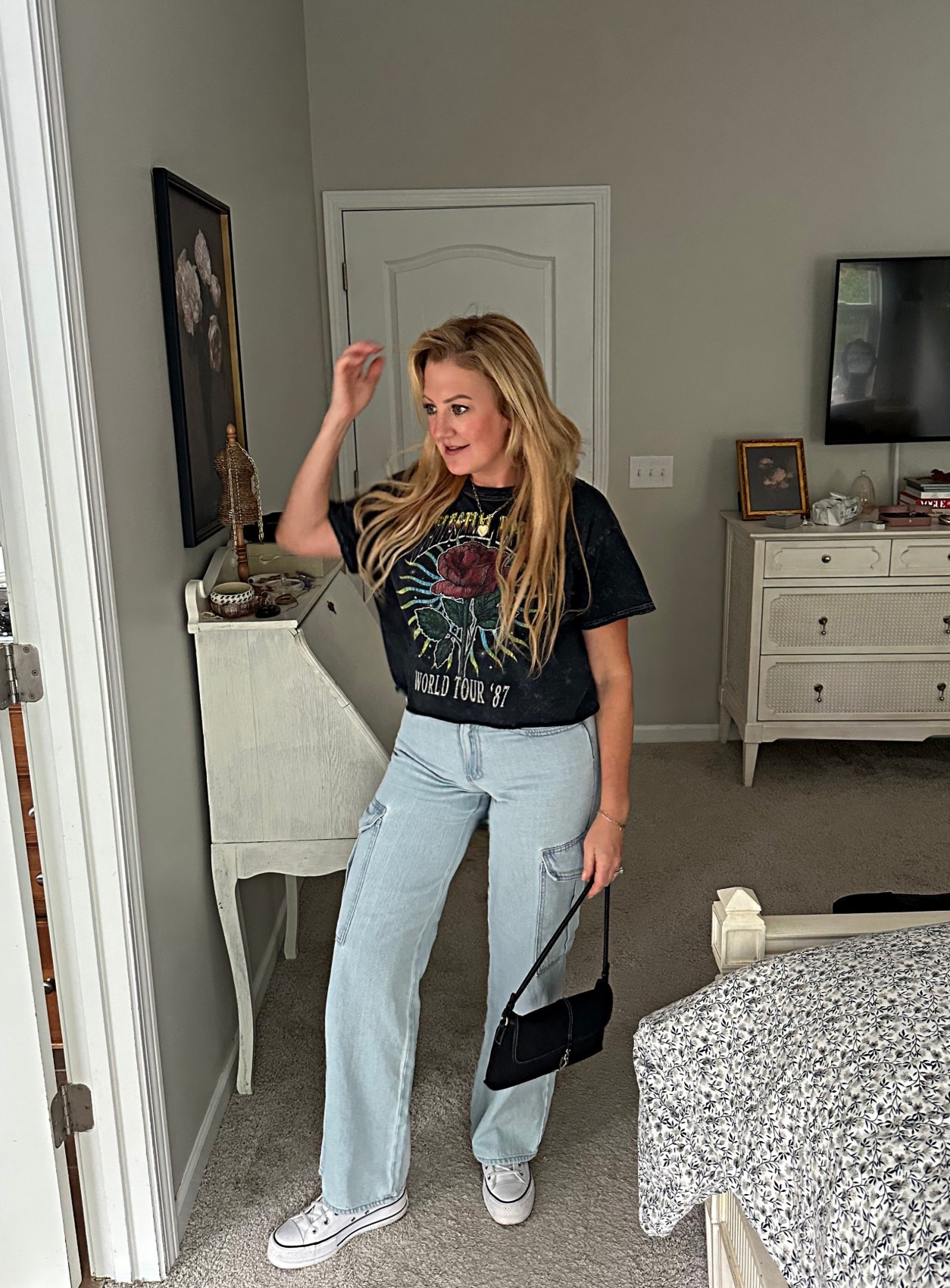 Effortless + edgy. Cargo jeans + a bold graphic tee = the ultimate “cool girl” combo you’ll reach for on repeat. ✨ Tap to shop my exact pieces and get the look for yourself.
.
#CargoJeans #GraphicTeeStyle #LTKStyle #LTKOutfit #OOTDStyle #StreetStyleLook #CasualOutfitInspo #LTKFinds #ShopTheLook #EffortlessStyle #EverydayStyleInspo #LTKJeans #LTKCasual #EdgyOutfit #LTKTrendAlert


#LTKU #LTKOver40 #LTKStyleTip
