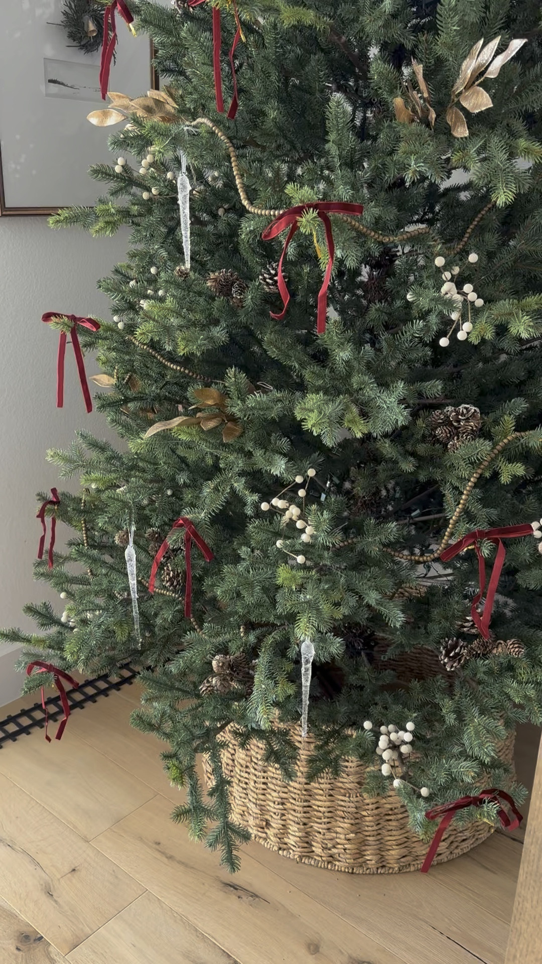 Loving these velvet premade bow ornaments

Amazon, Christmas tree, twinkle Christmas tree, Christmas tree with remote, Christmas tree with timer, battery operated train for under tree, scale ornament, gold bead garland, McGee and co, target, 

#LTKStyleTip #LTKHoliday #LTKSaleAlert