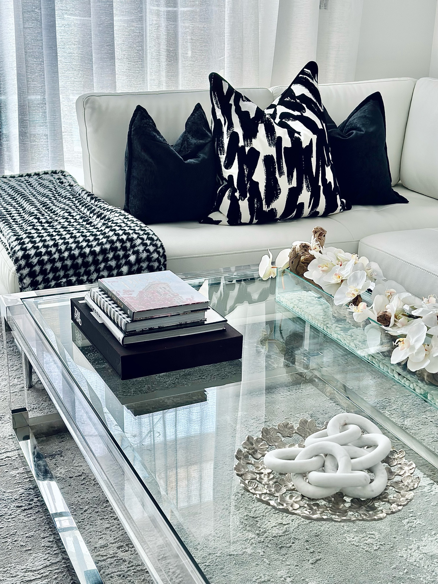 This black and white modern glam living room is giving us all the feels! The sleek lines, the bold pops of color, and the luxurious textures are just chef's kiss. Want to shop this room for yourself? 

#LTKhome #LTKfamily #LTKstyletip