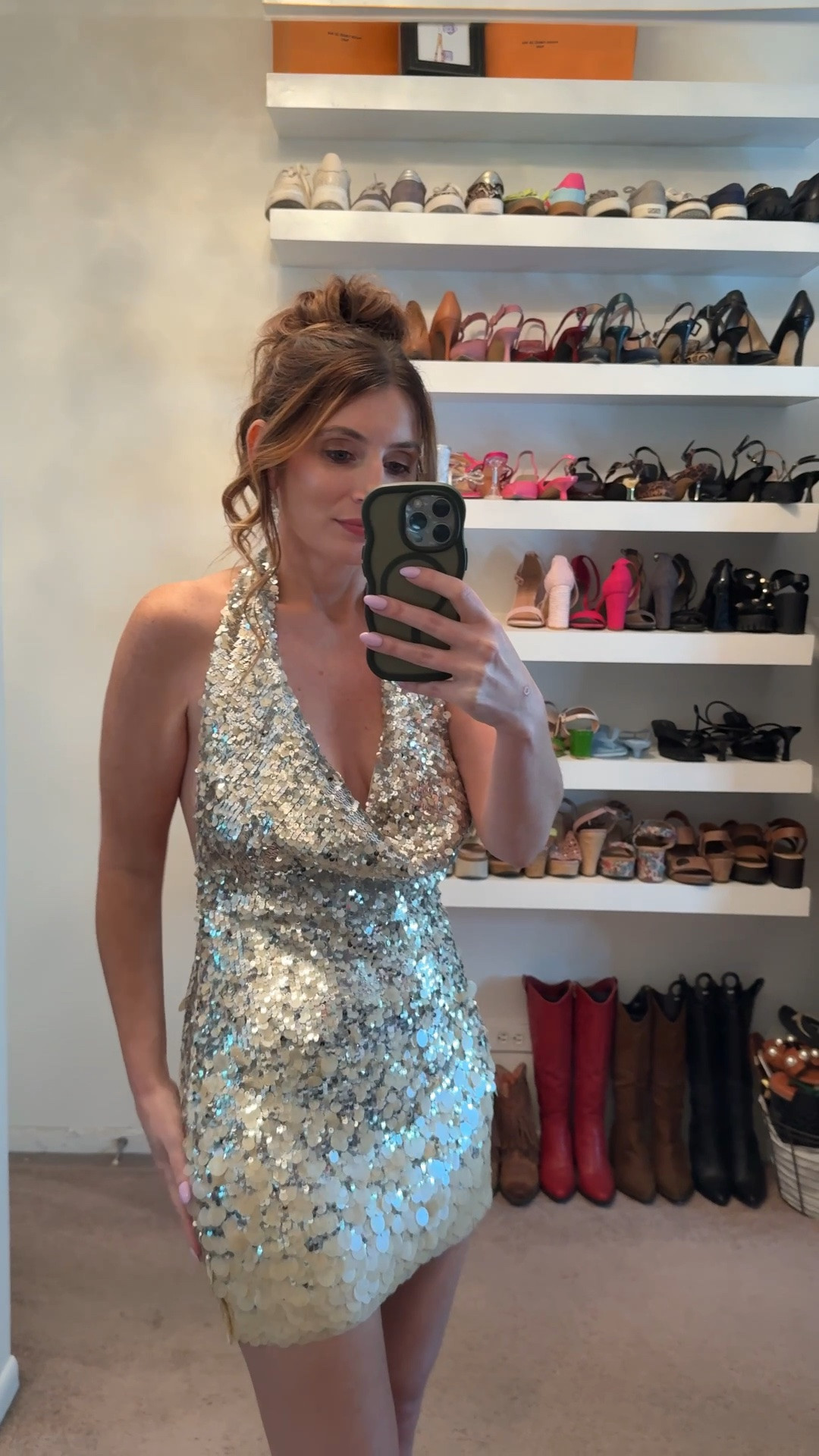 Lulu’s sequin mini dress with silver heels

Date night dress, birthday dress, holiday dress, sexy dress

#LTKootd #LTKSaleAlert #LTKOver40