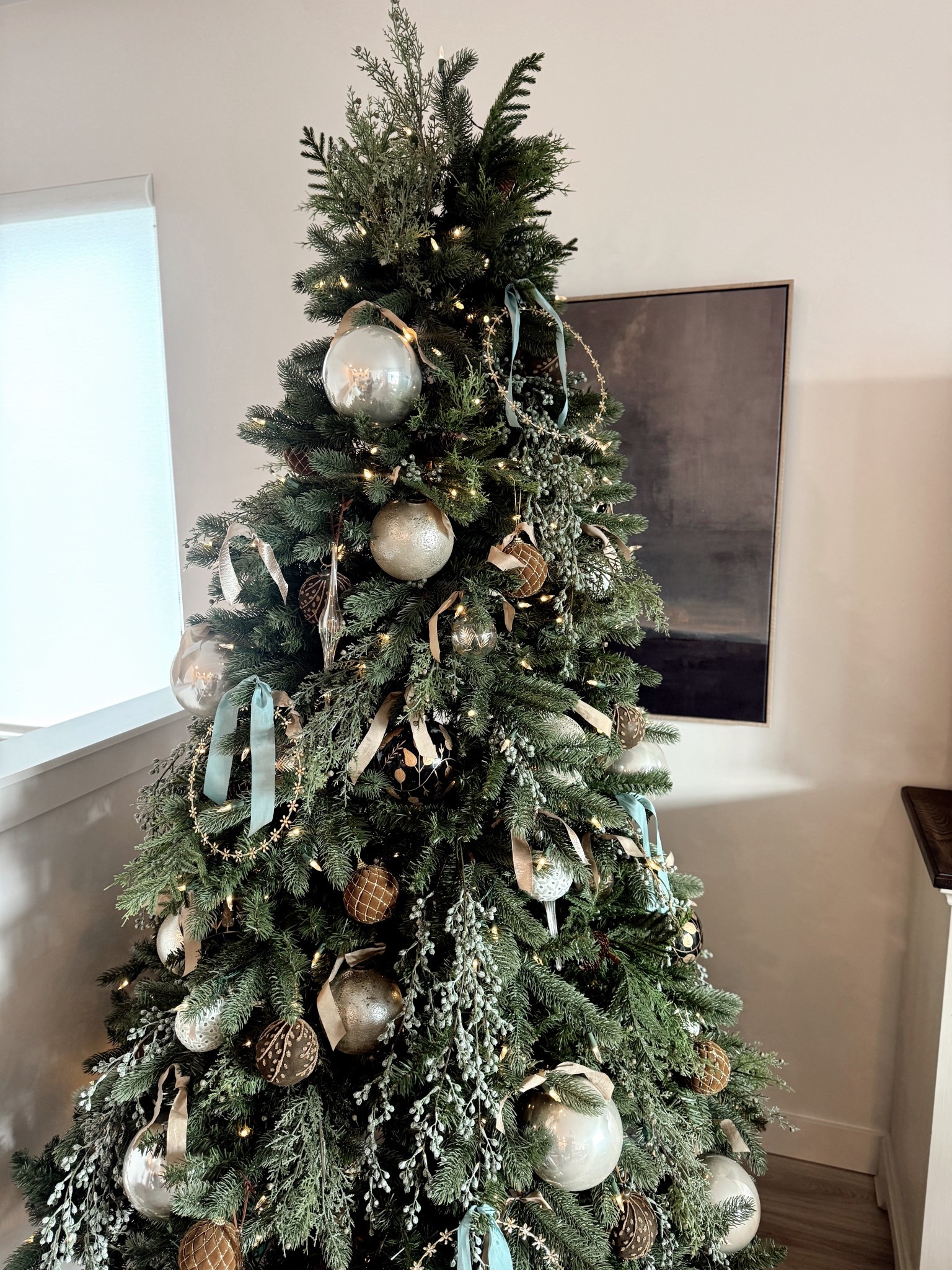 Christmas decorating used to start on Christmas Eve — I could never. Worked on this cute little tree this morning, and I love how it’s turning into something so special. We’ve added just a little bit every year—an ornament here, a new ribbon there—and it’s finally all coming together so beautifully. ✨🌲
It’s amazing what a few thoughtful touches can do.