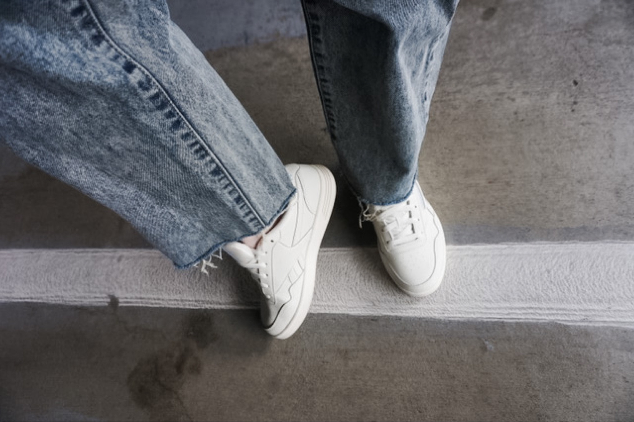 Reeboks 
White sneakers
Straight leg jeans
Casual style 

#LTKshoecrush #LTKunder100 #LTKstyletip