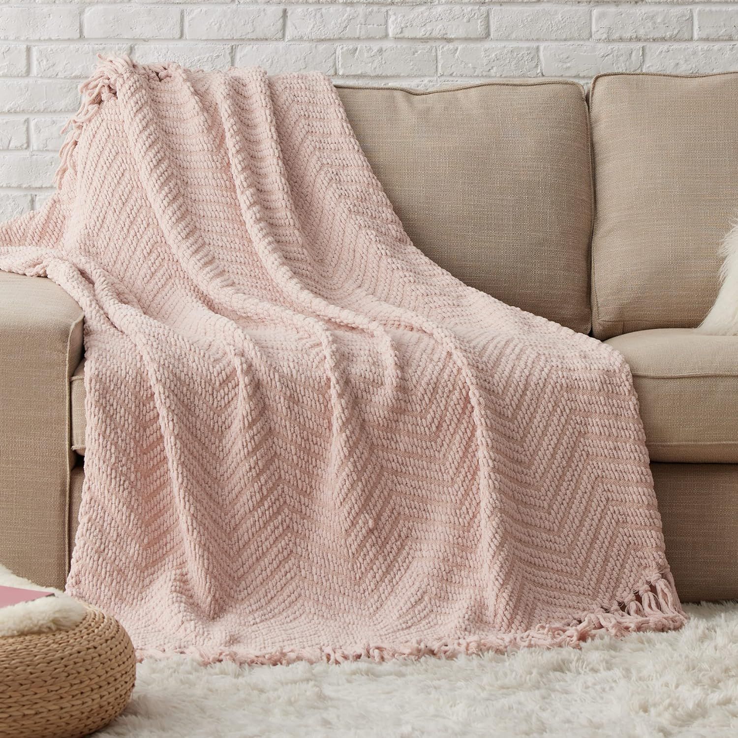 Amazon.com: BEDSURE Pink Throw Blanket for Couch –Versatile KnitWoven Chenille Blanket for Chai... | Amazon (US)