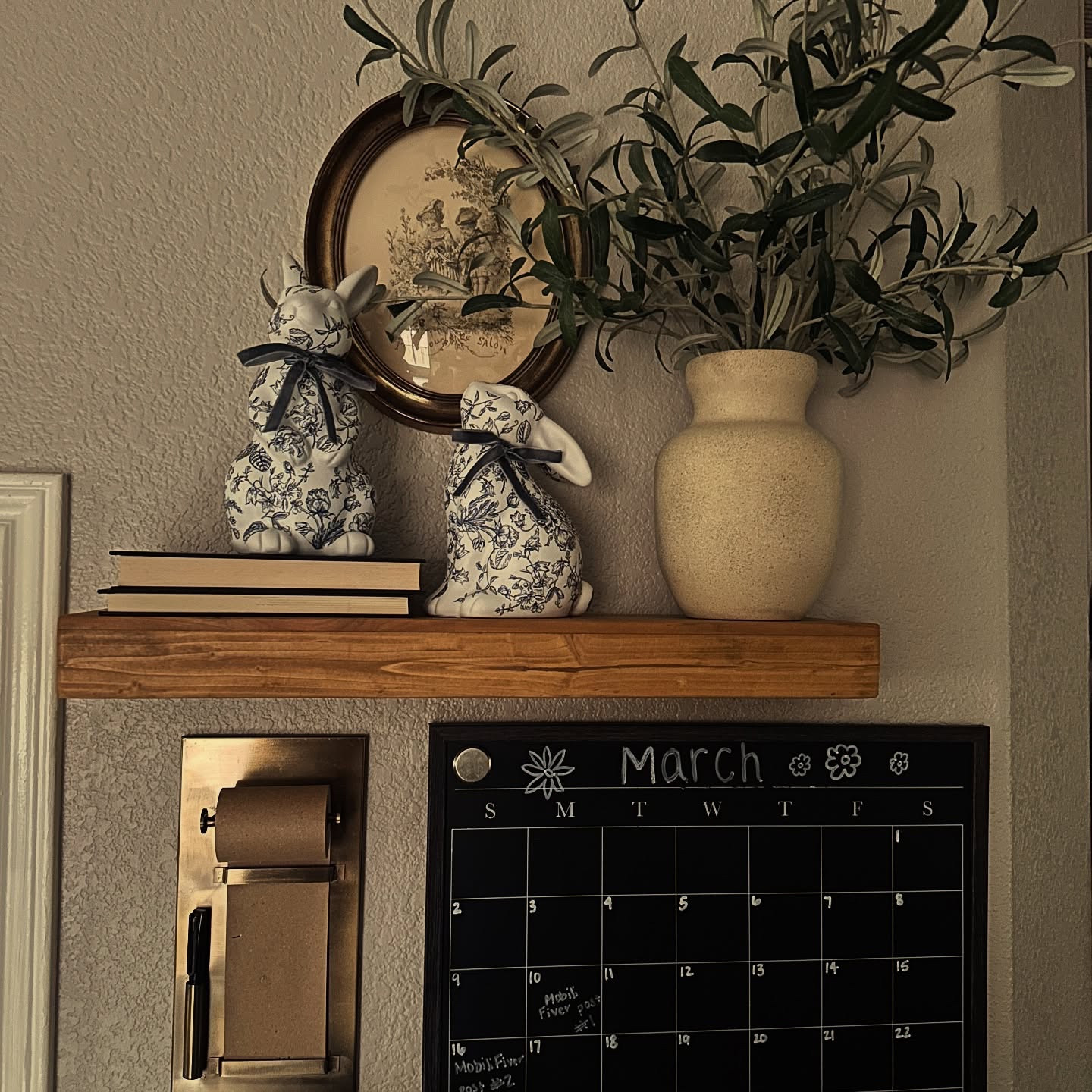 Kitchen Shelf Decor 🌷

Loving all my bunnies on these shelves! 🤍🐇 I have been slowly adding more and more spring decor to our home! 🌷🤌🏼🤗 

Seasonal decor is so fun, I love refreshing these shelves and the command center depending on which season it is! 🙌🏼✨🌷

This is my Kitchen Command Center! Functional and cute! 🖤💁🏻‍♀️💁🏻‍♀️



#LTKSeasonal #LTKHome