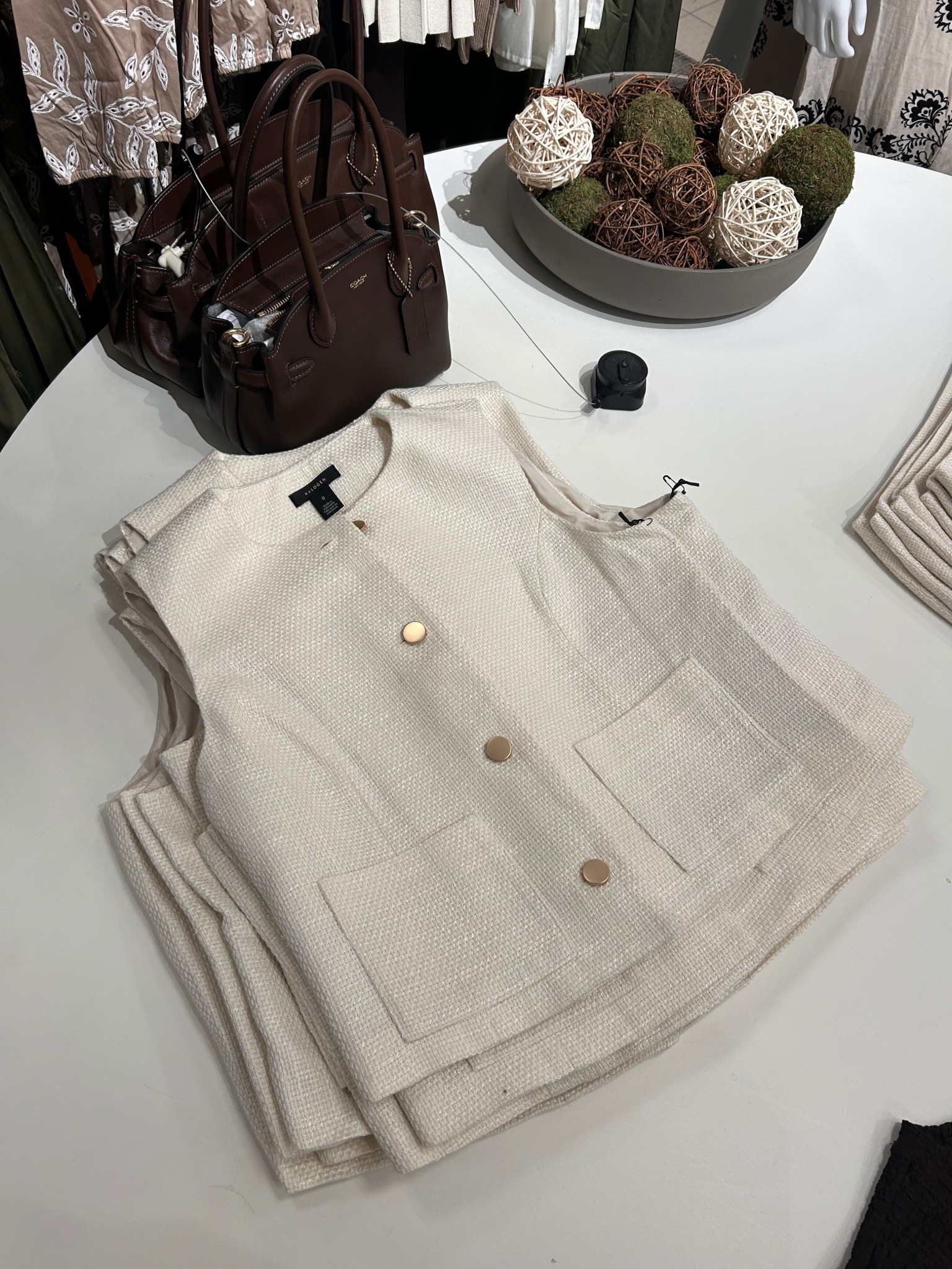 Nuetral work outfit ideas for women 

Capsule wardrobe, coach purse, neutral outfits, work wear, work outfits for women 

#LTKPetite #LTKWorkwear