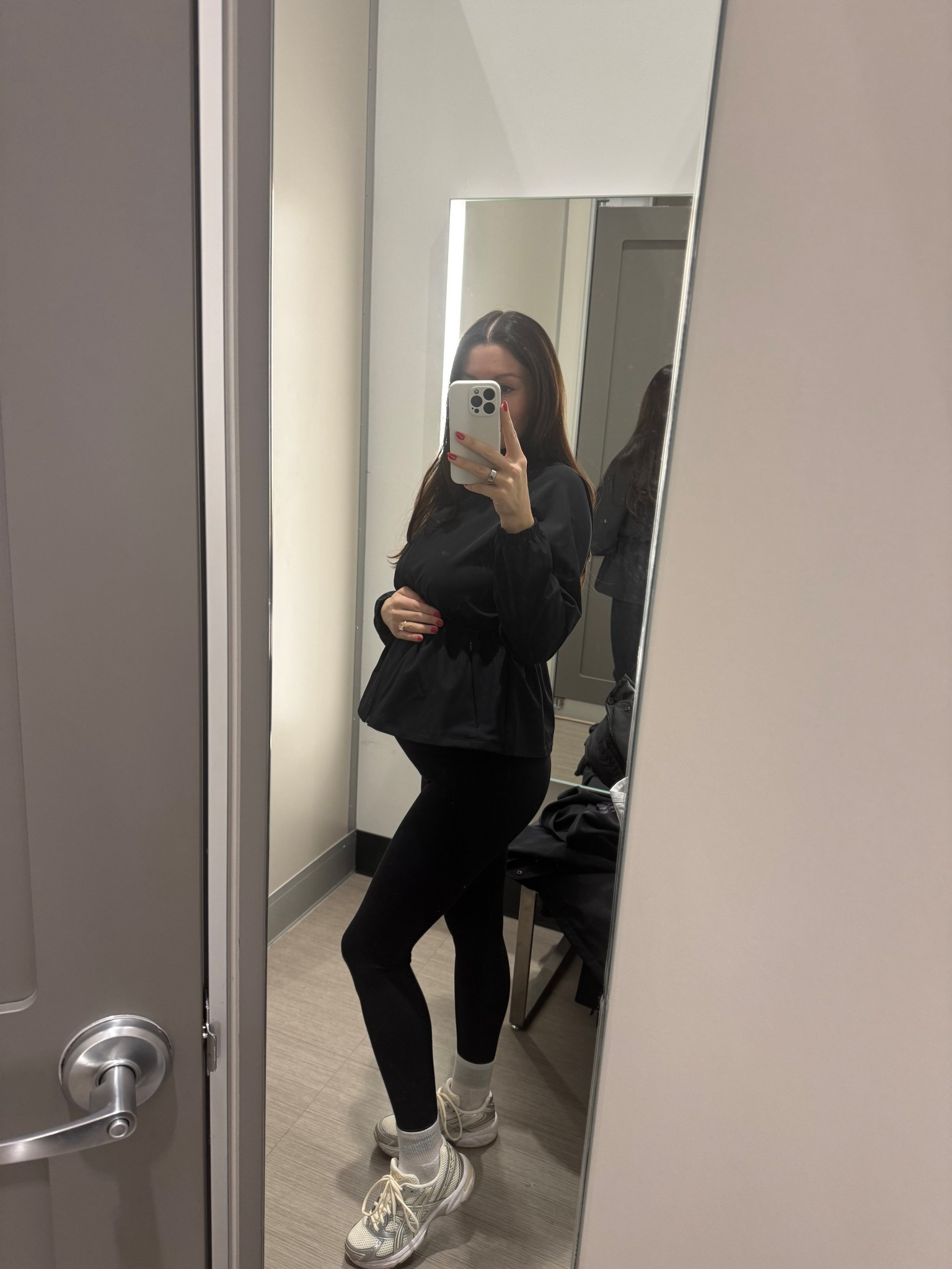 This jacket cinches at the waist so it’s adorable with the bump🤰 wearing a small! 

#LTKootd #LTKBump #LTKActive