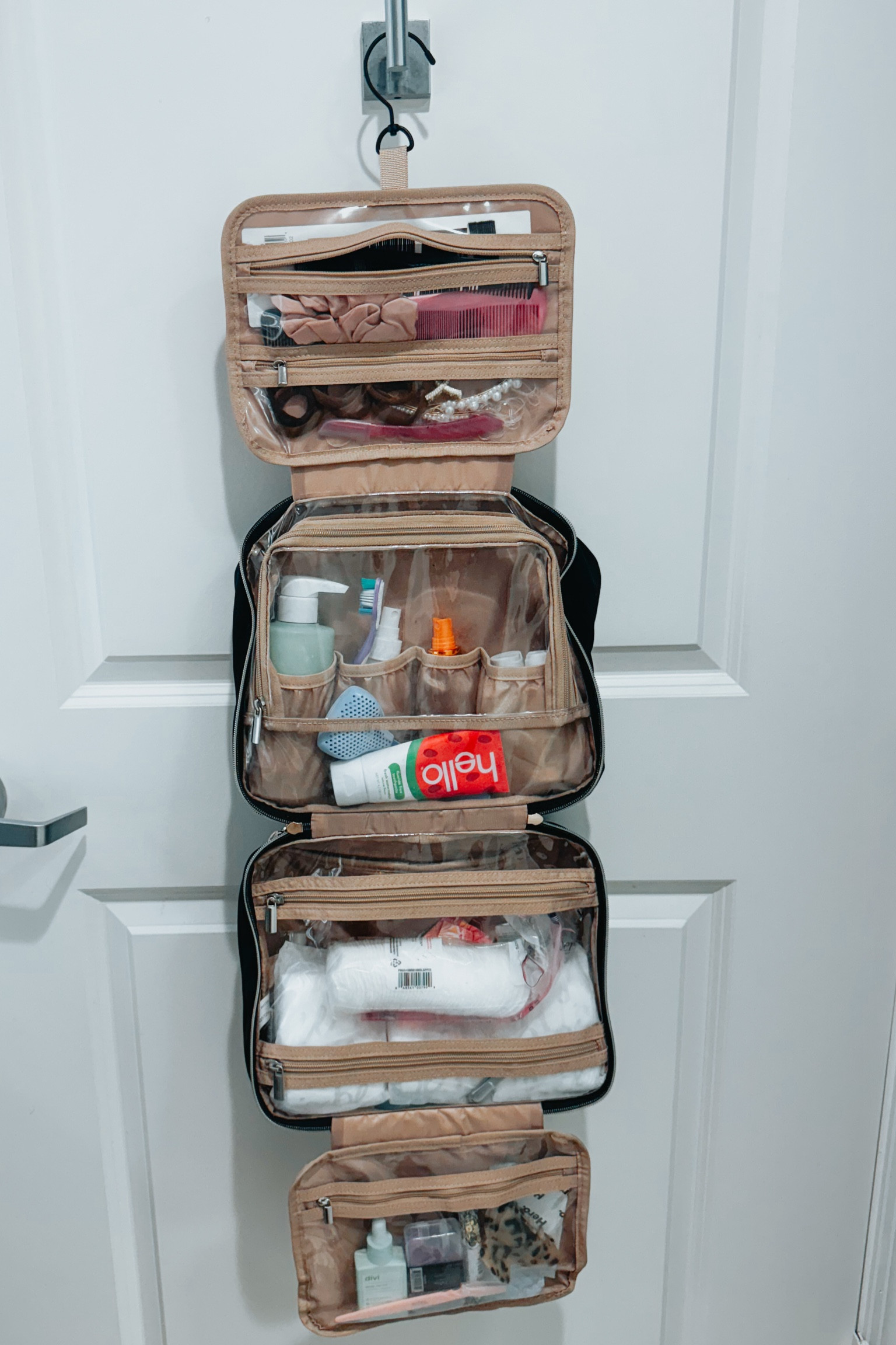 BAGSMART Toiletry Bag Hanging Travel Makeup Organizer with TSA Approved Transparent Cosmetic Bag Makeup Bag for Full Sized Toiletries, Large-Blck

#LTKHoliday #LTKTravel #LTKGiftGuide