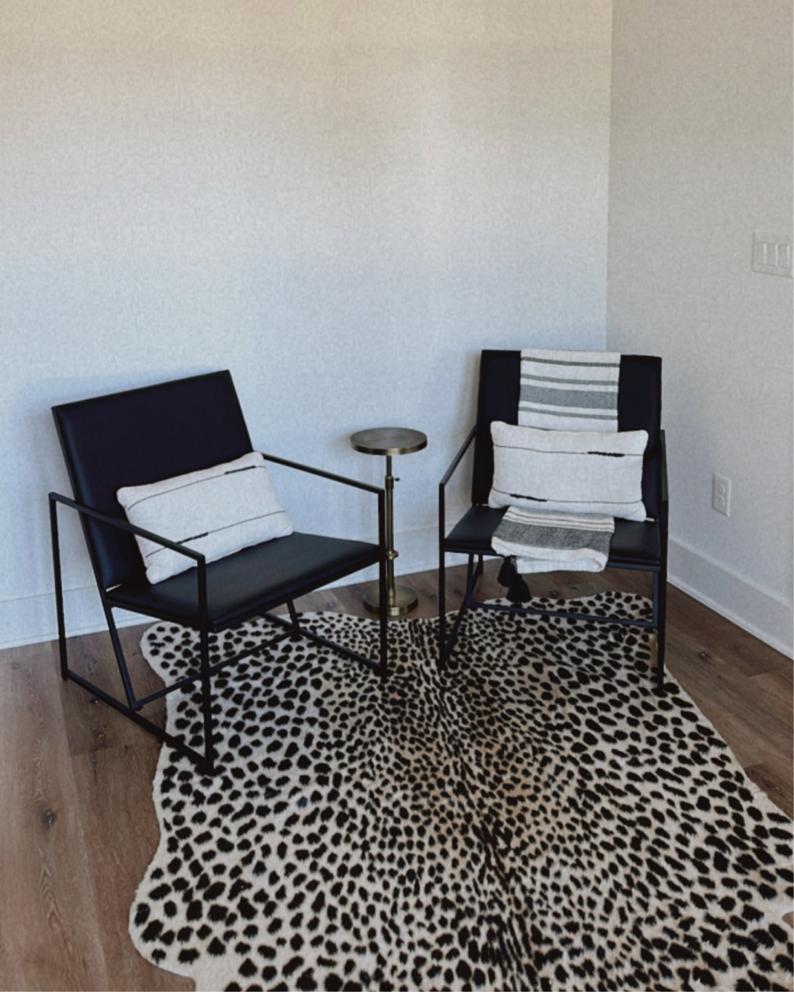 Sitting area in our new home office

#LTKhome #LTKfamily #LTKstyletip