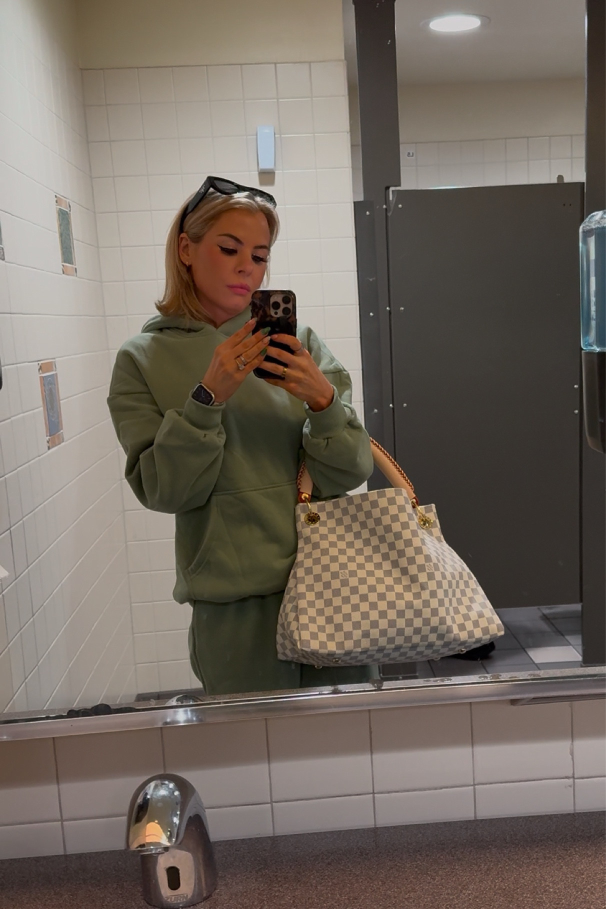 Such a cozy sweatsuit 