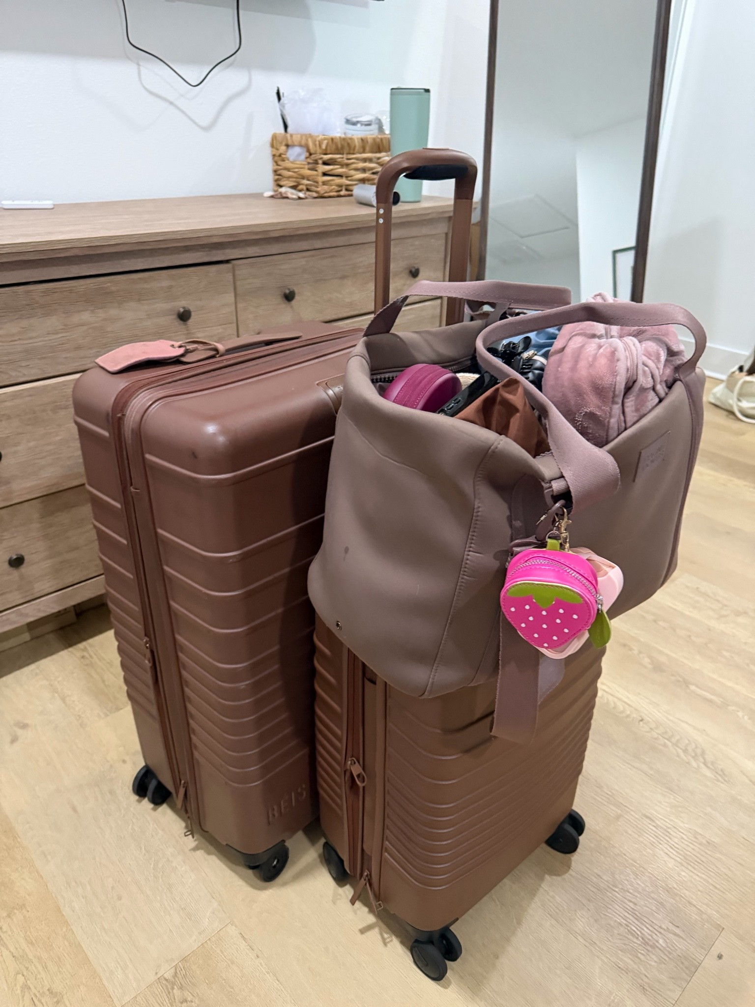 My LTKCON travel situation I’m using my @beistravel suitcases in the maple it’s such a good color and holds up so nice. I always use my @Dagne Dover London carryall as my personal item under the seat!

#LTKCon #LTKTravel #LTKdayinmylife