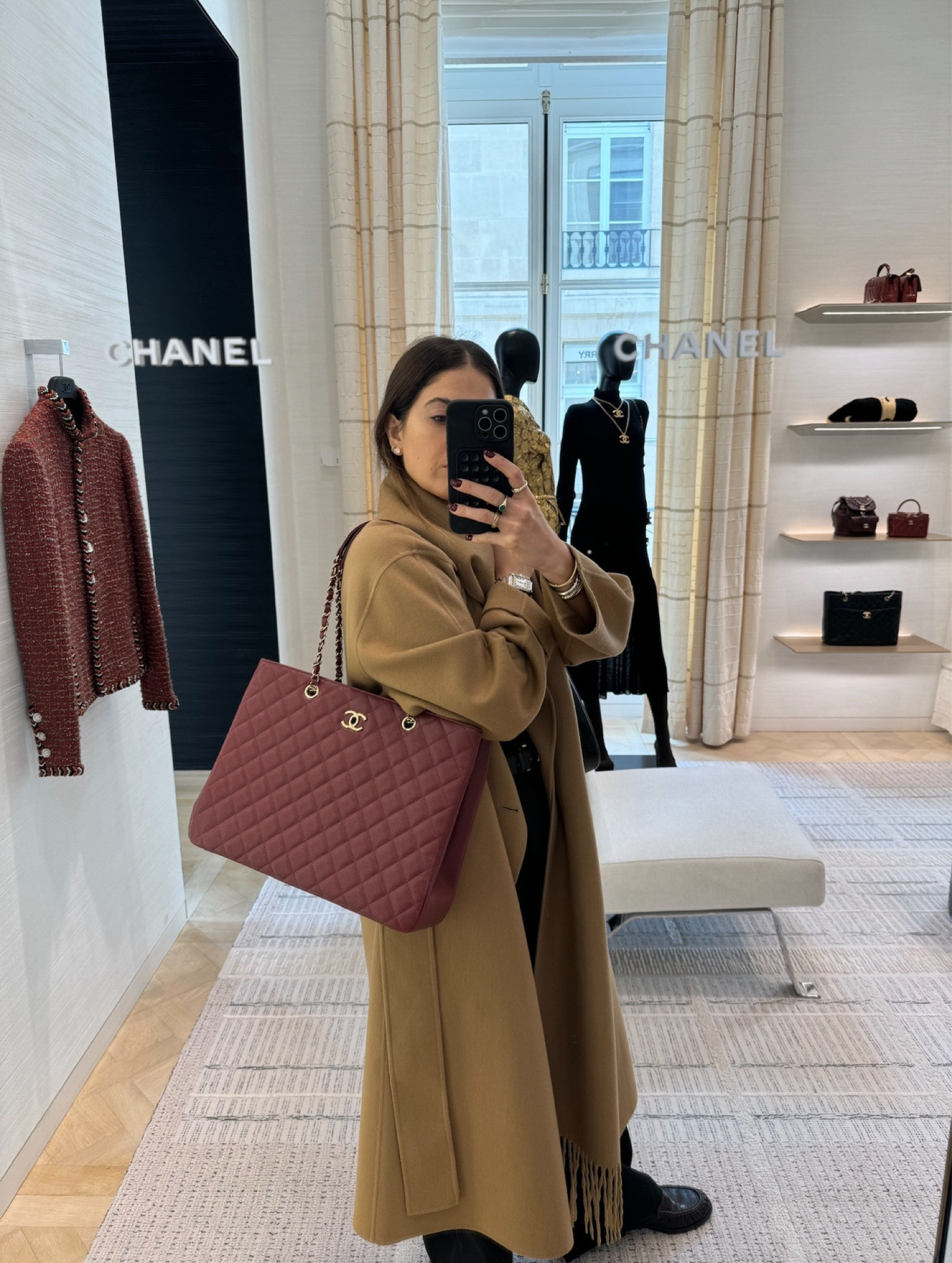 Obsessed with this burgundy Chanel bag 💼 

#LTKItBag #LTKStyleTip