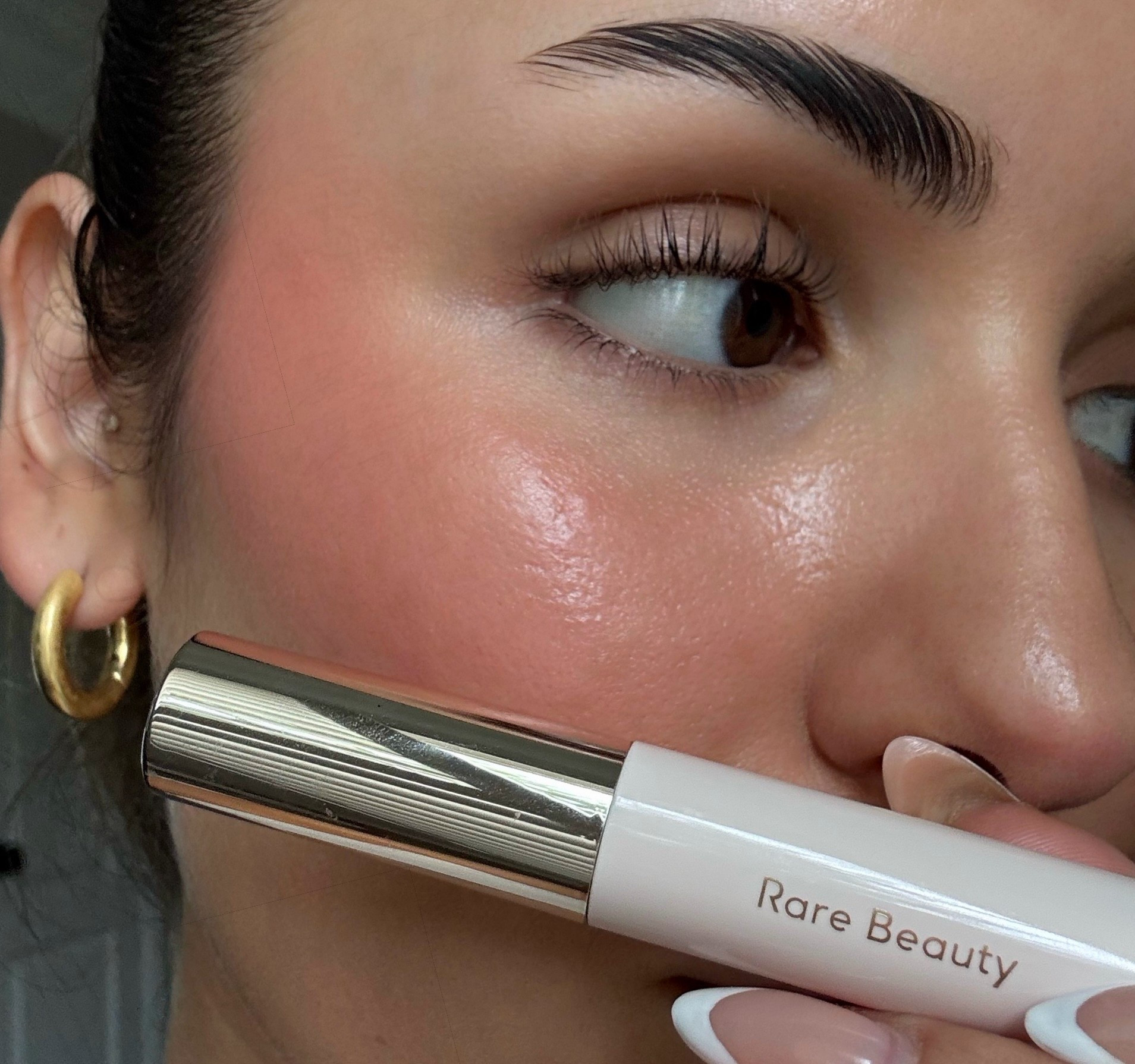 A friend recommended this one to me, and ever since I tried it, I haven’t used anything else. It’s super affordable, doesn’t crust, lasts ALL day, and works like magic with a small brush!

I get that laminated look every time—total game changer!!

I bought it @Ulta by @Rarebeauty

#LTKFindsUnder50 #LTKBeauty