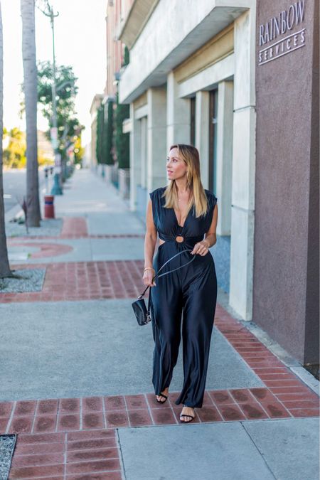 The perfect wide leg jumpsuit 

#LTKfindsunder100 #LTKmidsize #LTKover40