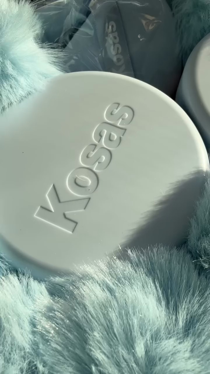 The new @kosas Cloud Set Loose Powder is such a gorgeous new, acne safe setting powder and baking powder in one. 

I find it actually makes your skin look blurred and perfected, plus it provides that lit within glow. Your skin definitely won’t look dull with this powder! 

However, if you need a truly matte effect, you may want to look for another product, as you saw on my finger how it has a glowy finish.

Shade Translucent Candy works really nicely on my light skin, and I love how they have shades that will hopefully work on all skin tones! 

This was gifted to me with no obligation to post. Have you tried it yet?

#kosas #kosascloudsetpowder #acnesafemakeup #glowyskin #blurredskin #bakingpowder #talcfreepowder #talcfreemakeup #cleanmakeup #cleanbeauty