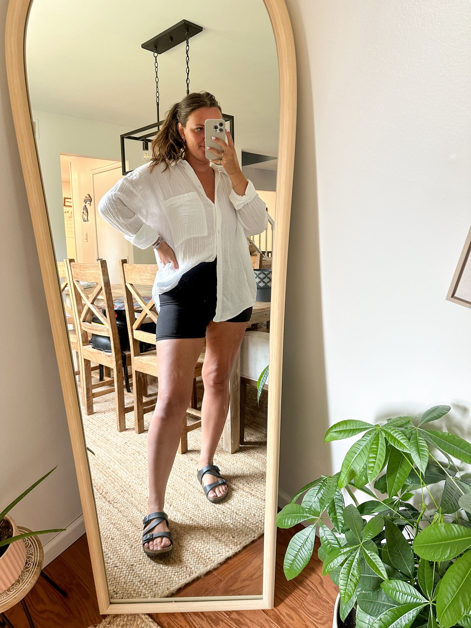 Comfy cozy with my absolute go to shirt from Abercrombie ☀️