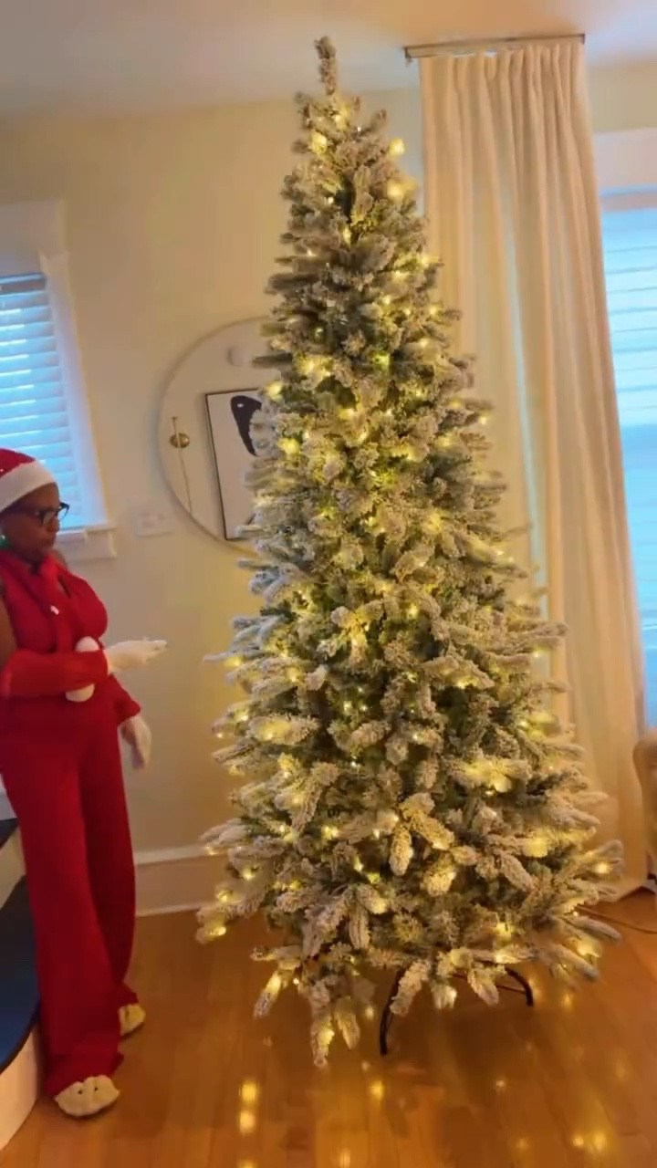 Say Hello to this beautiful 8' King Flock® Slim Artificial Christmas Tree with 700 Warm White LED Lights

What's in the Box?
*  Tree Stand
*  Tree Sections
*  Storage Bag & Protective Gloves
*  Remote & Foot
Pedal
• Manual with Instructions

Christmas decor coming soon!

thank for continuing liking my posts
 😘
like✨Comment✨Share✨
Follow @angedvabdecor for more inspiration 
click on my linktree to shop 🛍️
my home 🏡 
#kingofchristmastree  #kingofchristmas #gifted #ad #christmas  #christmastree #itstime #mariacarey #sunday #christmastime @kingofchristmas