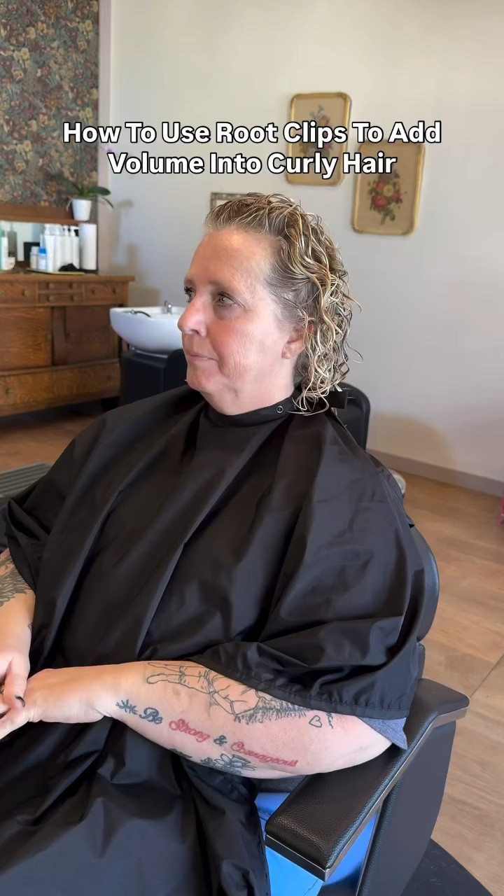 STOP just clamping root clips into your curly hair–do this instead.

*Note that smaller root clips are preferred! (I can send you my faves if you comment ROOT CLIPS)

First, open the clip slightly, but not all the way, to avoid “chomping” the curl while pinching a small section of hair with your fingers.

Place the clip against your forehead and slide it upward into the hair, using the forehead as a guide and gently close (Using the forehead as a guide prevents creasing the hair at the root while still providing the volume!)

Placement and Tips:
• Beginners should start by practicing in the front.
• For the back of the head, use larger clips.
• Avoid using tiny clips in the back, as they can become buried in the hair and cause frizz when removed.
• Allow the clip to slide in and grab the hair naturally.

Let me know if you try this method and how it works! 

If you need the perfect root clip recommendation, comment ROOT CLIPS and I’ll DM you my favorites!
.
.
.
#rootclipping
#rootcliptutorial
#curlyhairtips
#addingvolume
#curlyhairtools