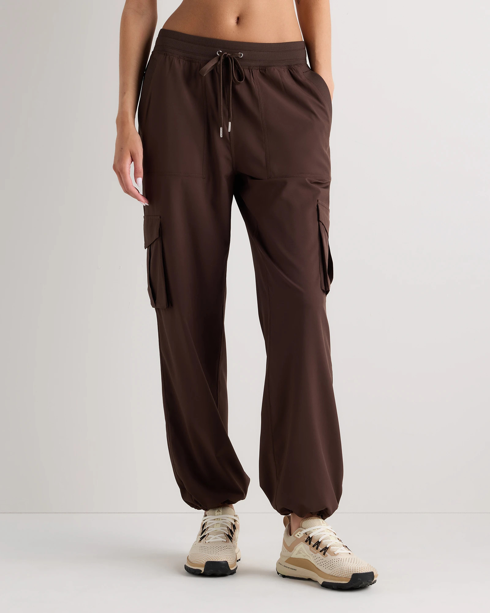Quince | Women's Performance Tech Cargo Mid-Rise Pants in Coffee Bean Brown, Size Large, Recycled Polyester / Spandex | Quince
