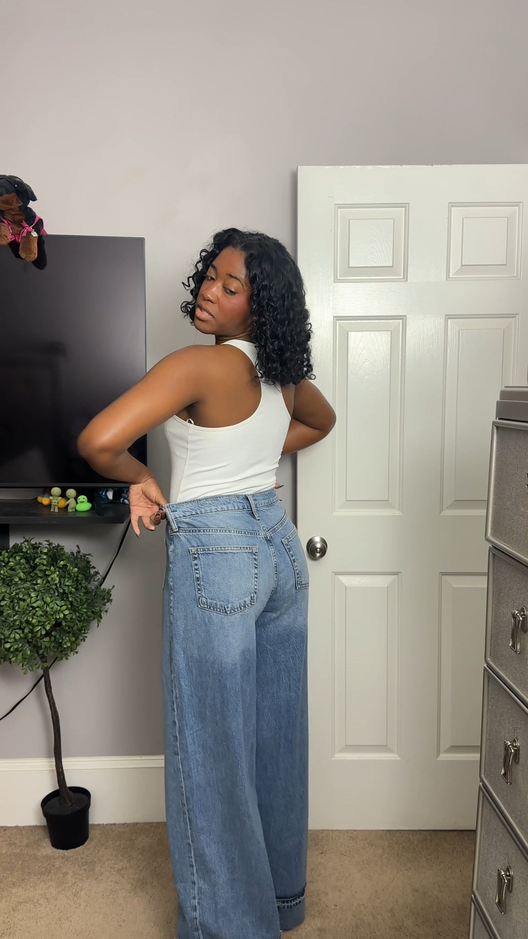 Wide leg jeans are everythingggtt! They are so comfortable, and they’re long enough. A size 8, tall! 

#LTKFindsUnder100 #LTKStyleTip #LTKTall