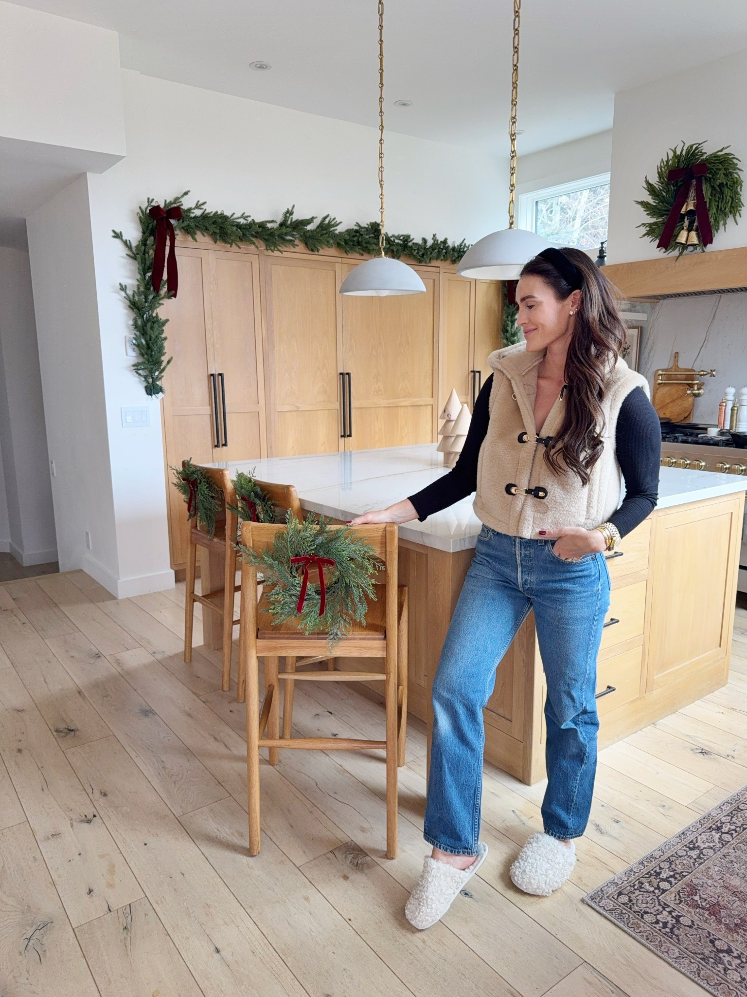 Winter festive kitchen 🎄🤶🏻

Wreath
Garland
Ribbon
Bows
Winter outfit 
Faux fur Zara vest 

#LTKHoliday #LTKHome #LTKootd