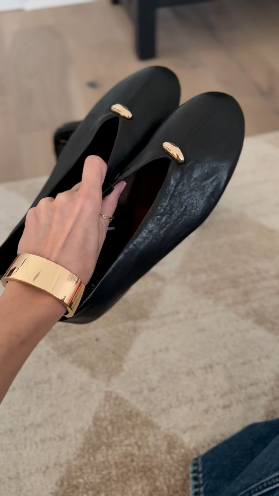 zara flats giving the row vibes 