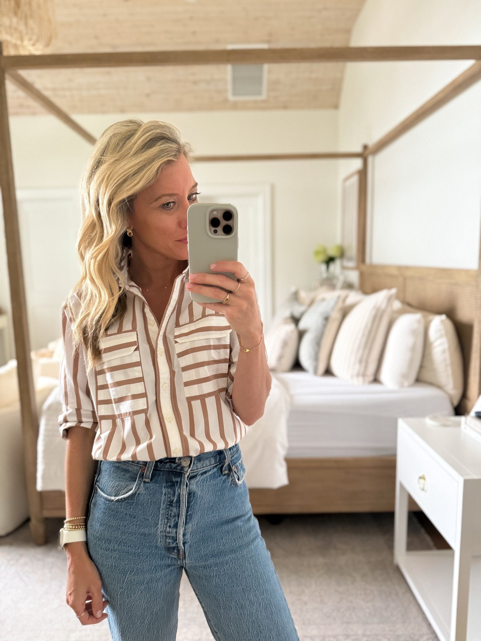 Loft coming through with these cute finds!  Loving this new shirt and earrings! I’m wearing an xxs in the shirt. 