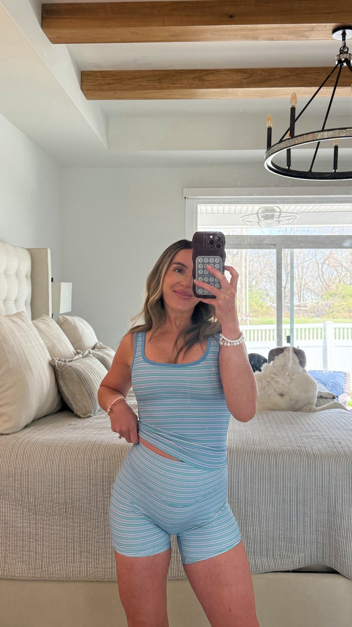 Launching  3/26 at 11 AM CST but early access starts 30 minutes early ! KILEY10 to save! I’m 5’2” wearing an extra small in top and bottom which is my pre-pregnancy size! I wear an extra small bottom my whole pregnancy but I end up sizing up to small tops around 20 weeks pregnant! 