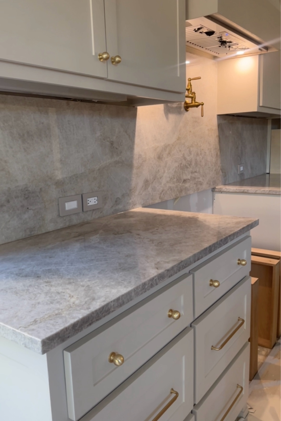 My kitchen cabinet knobs and pulls are both Amazon! 

Brushed gold hardware, brushed brass hardware 

#LTKStyleTip #LTKHome #LTKFindsUnder100