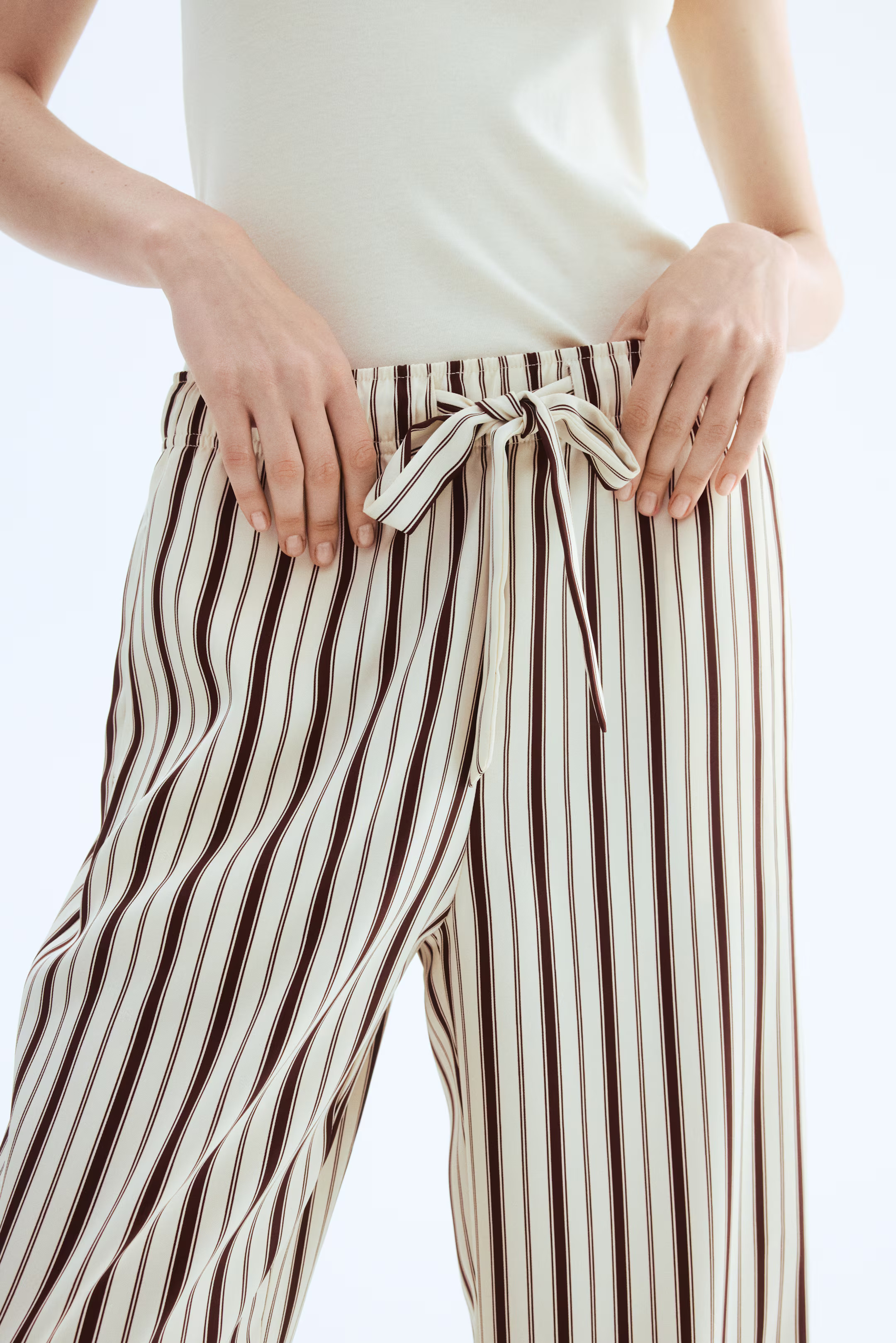 Drawstring twill trousers | H&M (UK, MY, IN, SG, PH, TW, HK)
