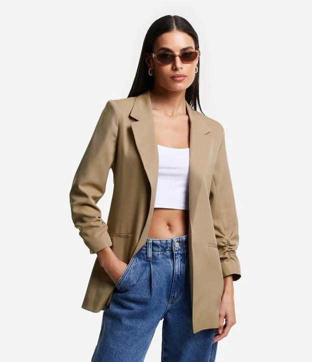 Blazer Alongado em Crepe com Franzidos na Manga Marrom | Renner (BR)