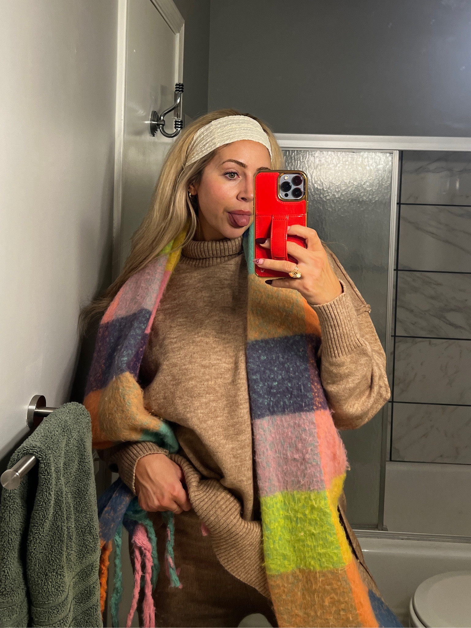 Perfect lounge wear set! Comes in 5 colors! Wearing Camel size Medium

Use coded “travelwithbreezyy_12” at Commense online. 

Measurements: 32DD Bust / 26/27 Waist

Follow me on socials @travelwithbreezyy