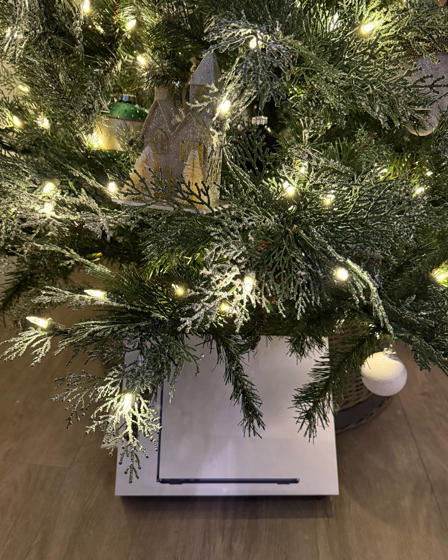 Christmas came early this year. New MacBook Air M3 for this girl — a steal at the Best Buy early Black Friday sale. Score this INSANE deal $999 

#LTKSaleAlert #LTKCyberWeek #LTKHoliday