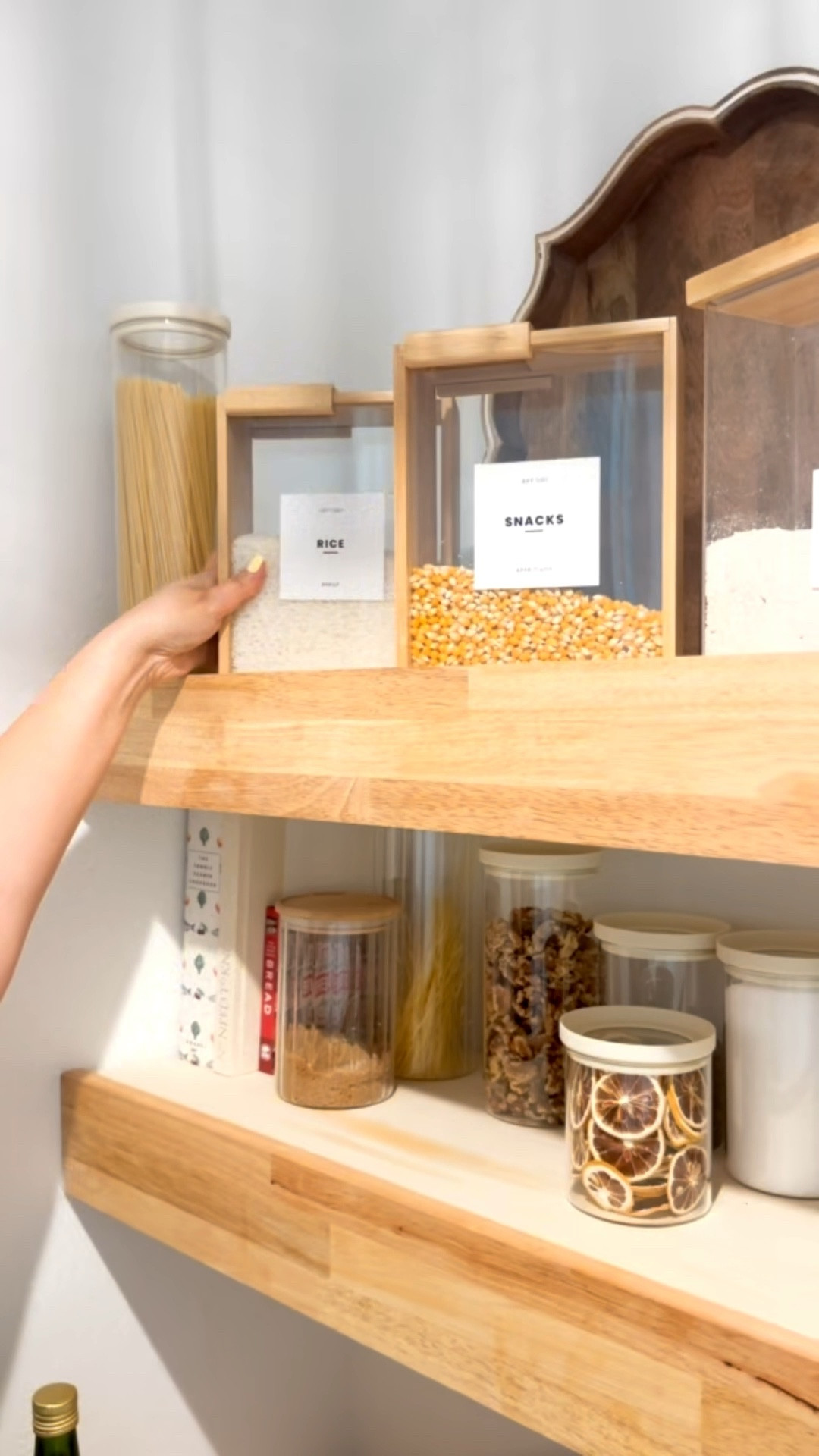 I highly recommend these glass food storage containers! They’re great for keeping my pantry looking tidy and organized 🫶😍




Pantry 
Storage solutions 
Food storage 
Home 
Pantry refresh
Kitchen refresh
Glass canisters
Spring cleaning




#LTKHome #LTKfoodie #LTKmomlife