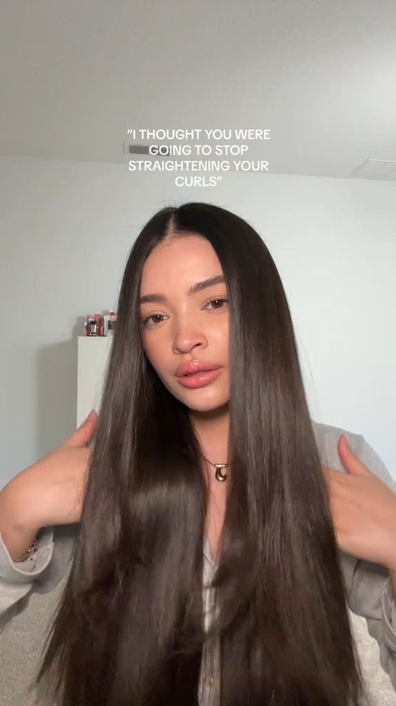 This is my truth 😔✊🏼
#curlytostraight #relatable #curlyhairproblems #curlygirl #curlyhaircheck #curlyhead #straighthair #blowout #hairtok #hair #beauty #viral #trending