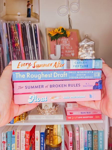 The last of summer reading! ☀️📚 I’m on my last few books before I move on to other kind of reads. 🥰 By the time of this post I’ve read all 4 of these and have 1 book left to read that is very summery. 📖 I can’t believe I got through all the books I intended to read for the summer! ⭐️ What is your last minute summer read? 🤔