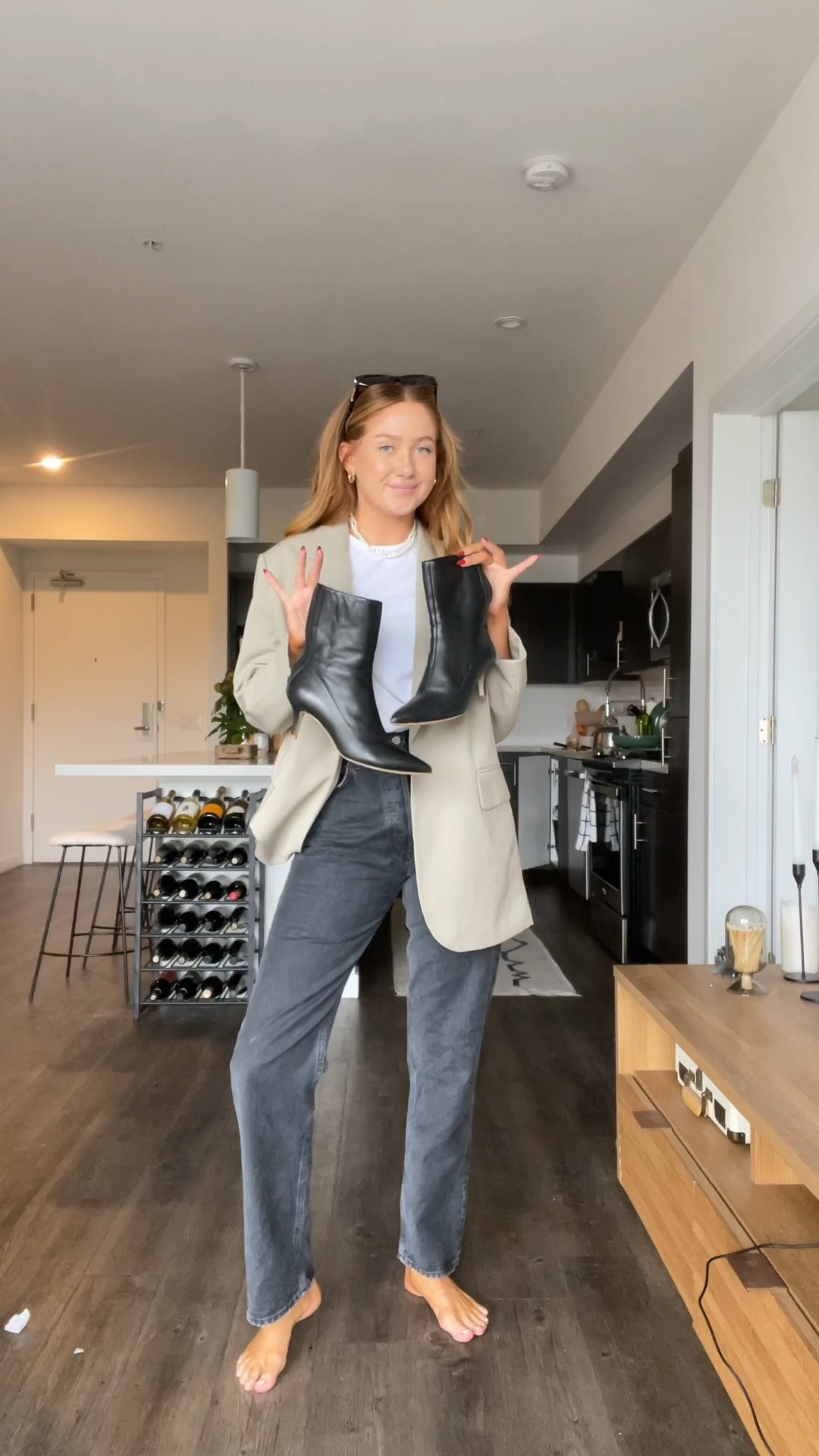 Fall outfit idea day 10 — light olive green colored blazer with black straight leg denim. H&M easily has some of my favorite blazers, linked all the ones I own (wearing a medium) 