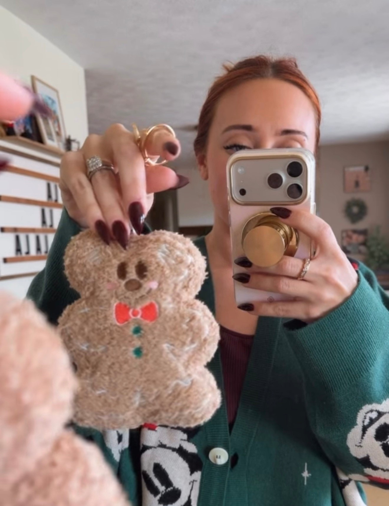 My phone case and pop socket links! 🤍
One of my favorites!