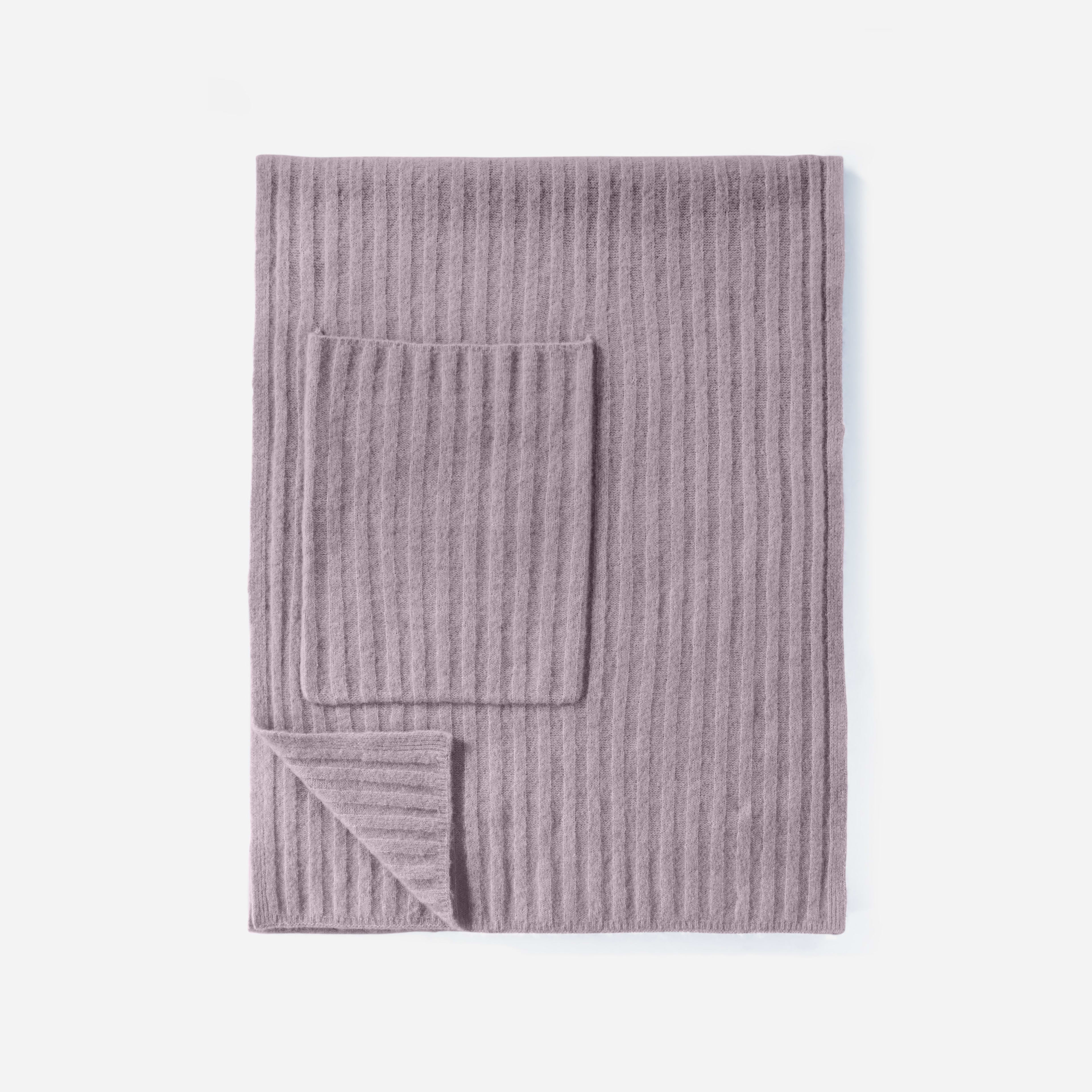 The Cozy-Stretch Pocket Scarf | Everlane