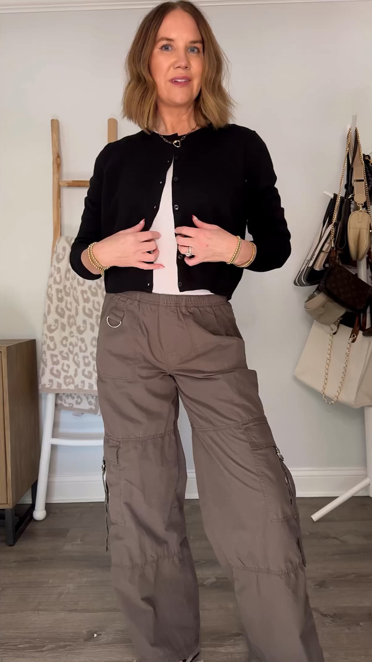 🎯ATTN SHOPPERS! @target is having a huge fall sale this week and I found some really cute things!
Striped and white tee medium
Cardigans medium
Cargo pants small

Target haul, fall outfit, Target style, elevated casual style, what to wear, how to style, sweater dress, cargo pants, lady cardigan, grey jeans, leopard coat, faux fur, over 40 fashion, fall family photos


#LTKSaleAlert #LTKSeasonal #LTKOver40