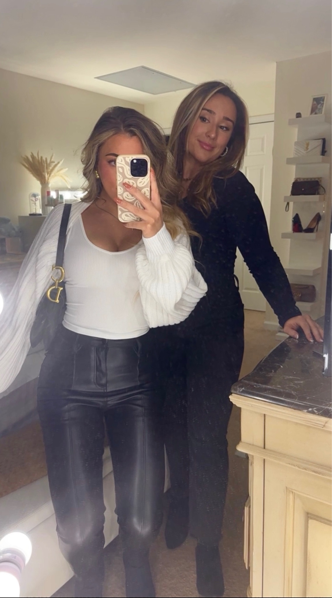 Sleek but comfy Thanksgiving Eve going out look🖤 