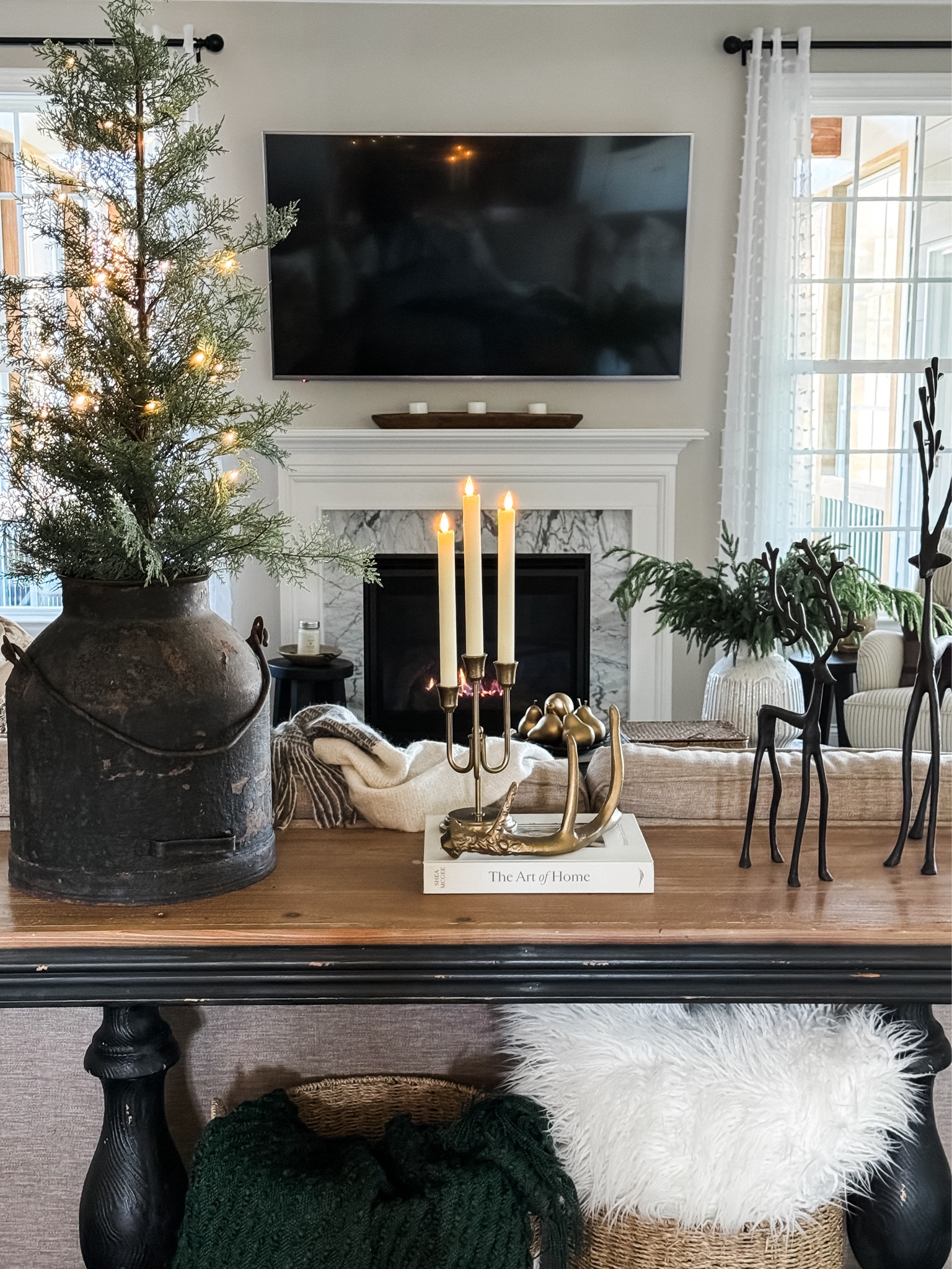 Friday Favorites

Candelabra, gold antler, gold trees, brass salt & pepper mills, vintage looking ornaments, round coffee table, stool, bronze bar with bells, prelit alpine trees, glass cloche, reindeer, cedar stems, area rug



#LTKHoliday #LTKhome #LTKSeasonal